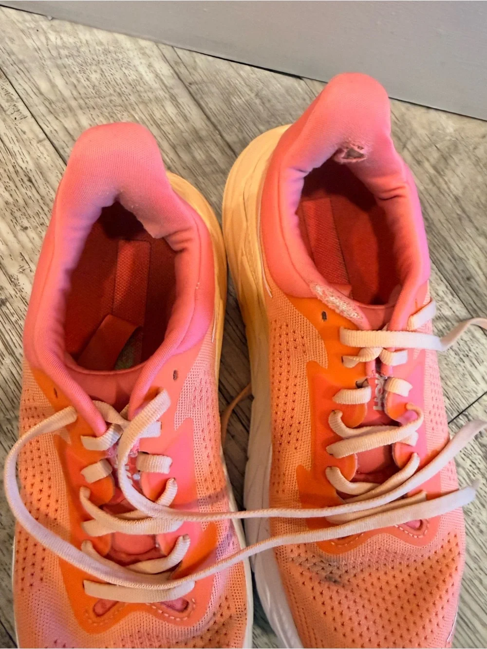 HOKA Arahi 7 Women’s Stability Running Shoes Coral Peach Size 8.5